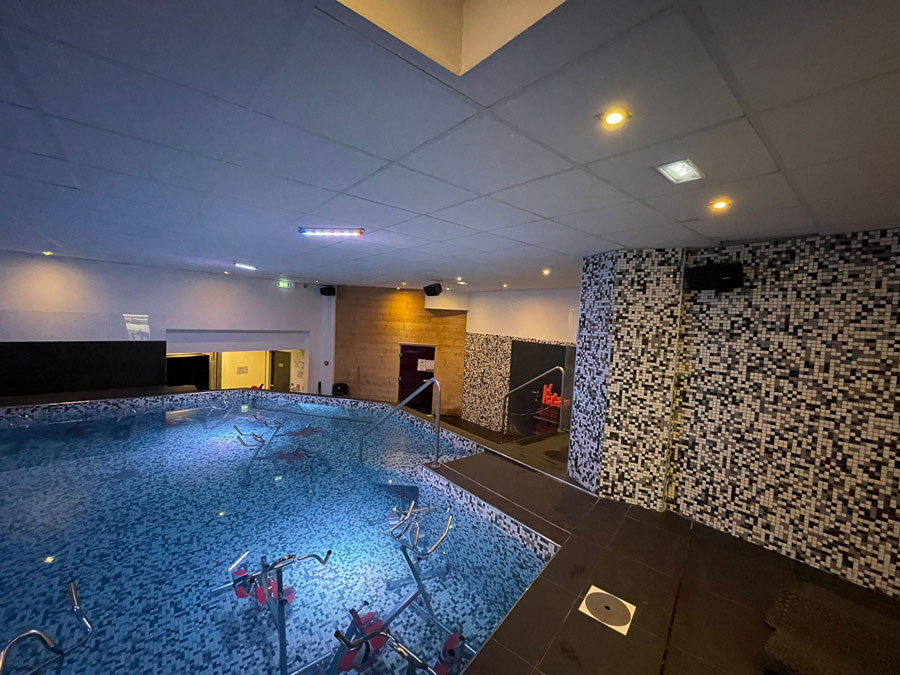 Installation de lumière et son subaquatique pour piscine par AudioLed Design
