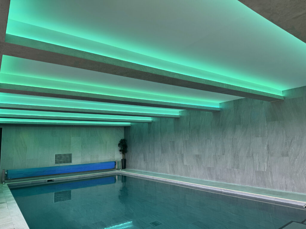 AudioLed Design installe son et lumière pour espaces piscine et spa en salle de sport